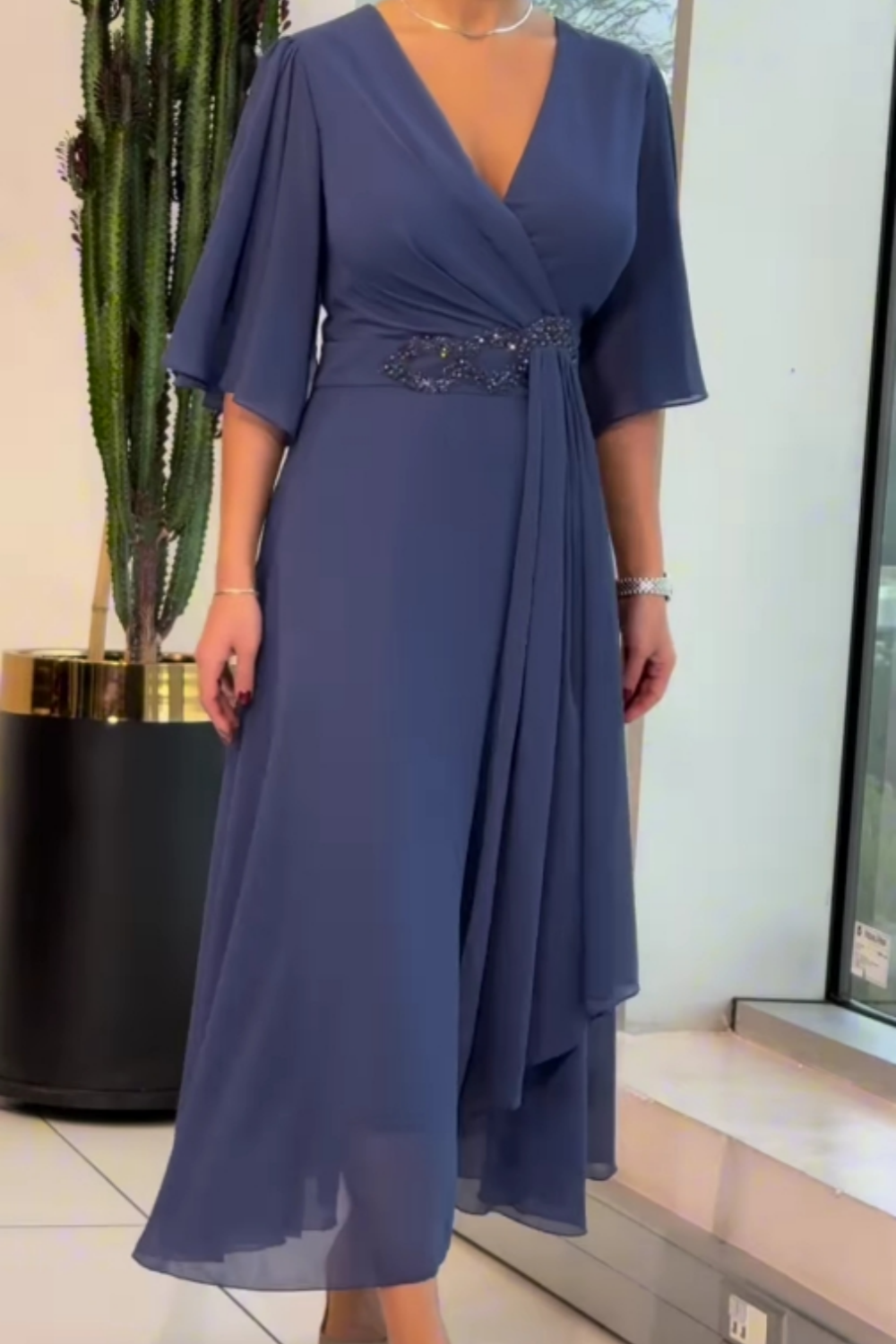 Louise™ | Elegant V-neck maxi dress