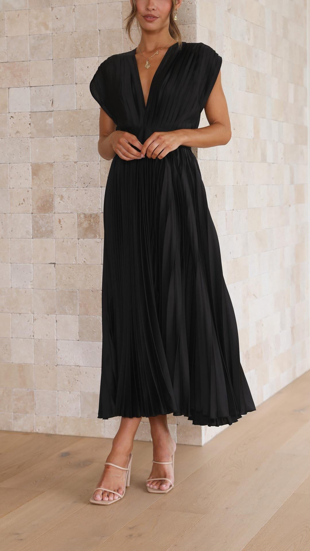 Maria™ | Elegant Pleated Maxi Dress