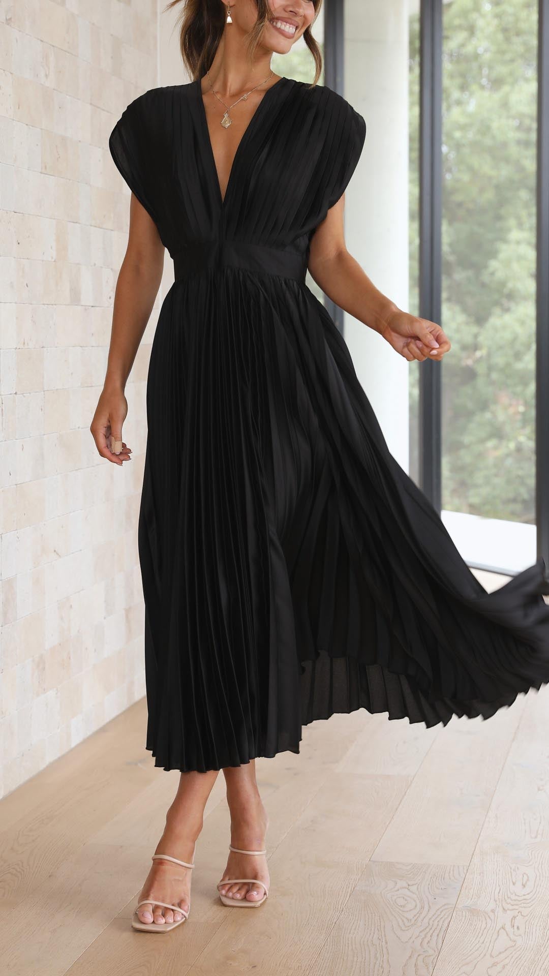 Maria™ | Elegant Pleated Maxi Dress