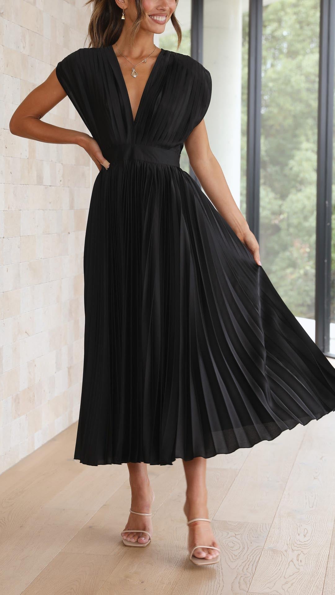 Maria™ | Elegant Pleated Maxi Dress