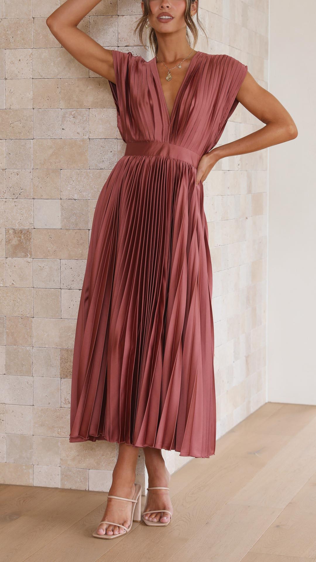 Maria™ | Elegant Pleated Maxi Dress