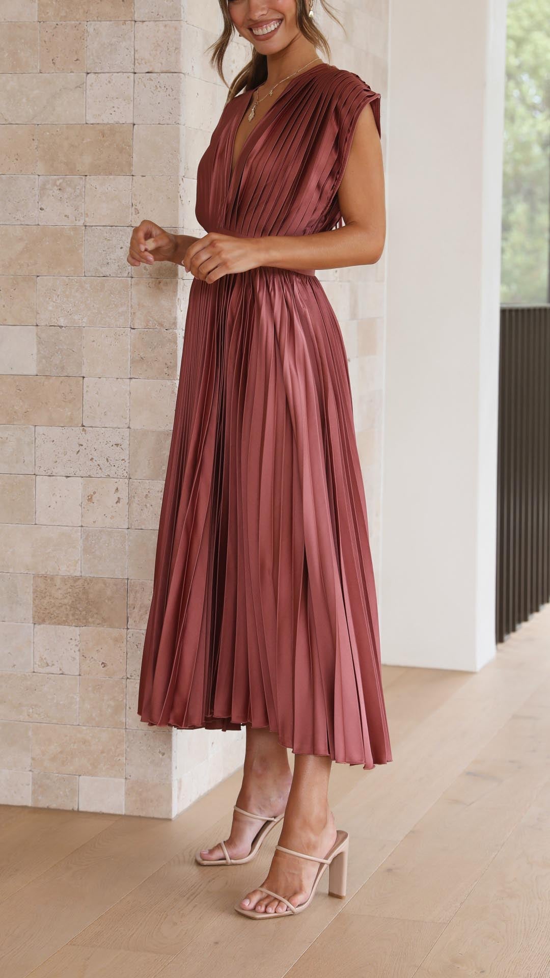 Maria™ | Elegant Pleated Maxi Dress